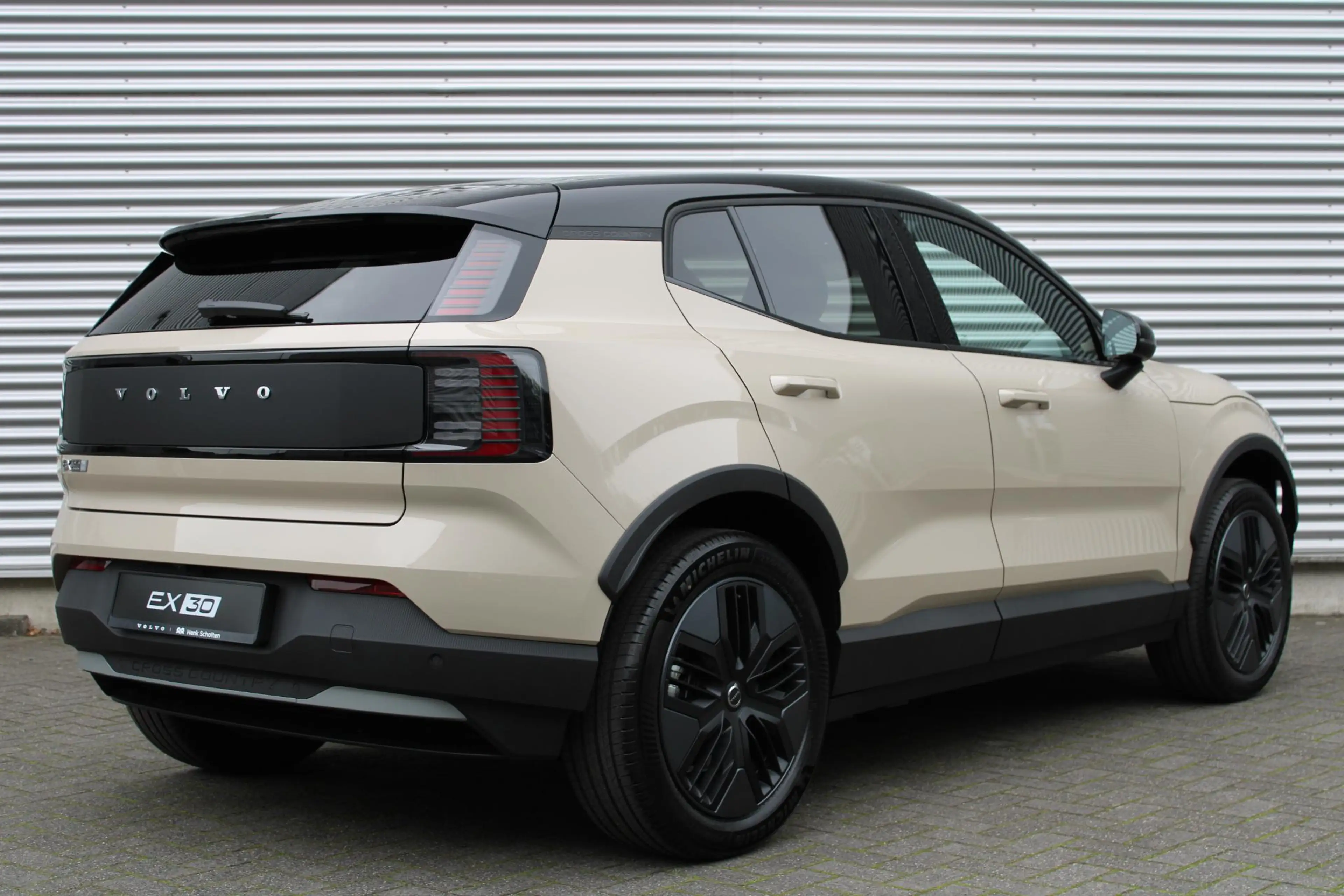 Volvo EX30 Cross Country P5 Long Range Plus Europa 69 kWh Ele — photo 2