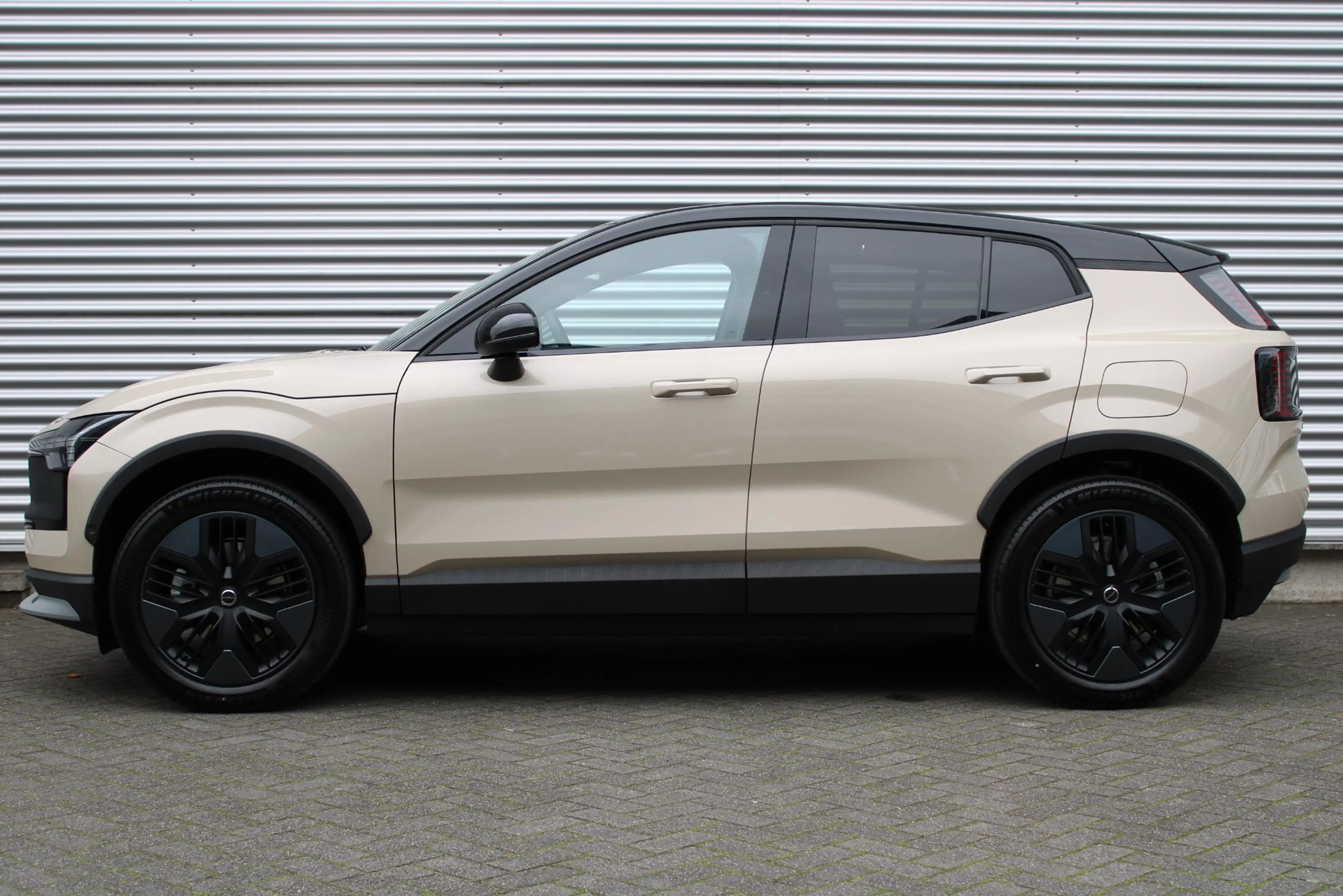 Volvo EX30 Cross Country P5 Long Range Plus Europa 69 kWh Ele — photo 8