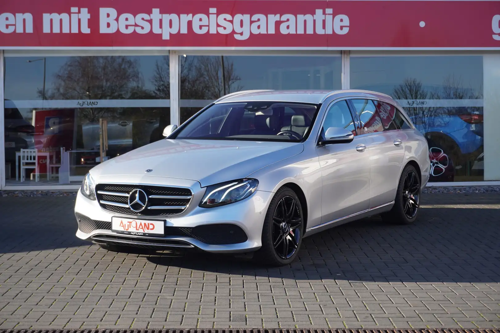 Mercedes-Benz E 220 E220 T d 4Matic 9G-Tronic LED Navi Kamera Silber - 2