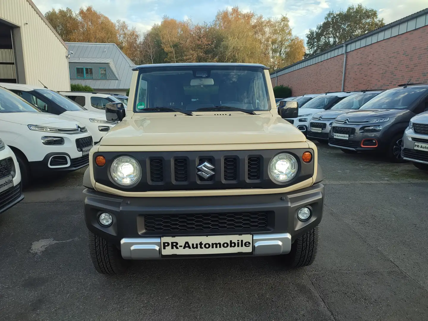 Suzuki Jimny Jimny 1.5 ALLGRIP Comfort+ Klimaaut/Navi+Cam Beige - 2