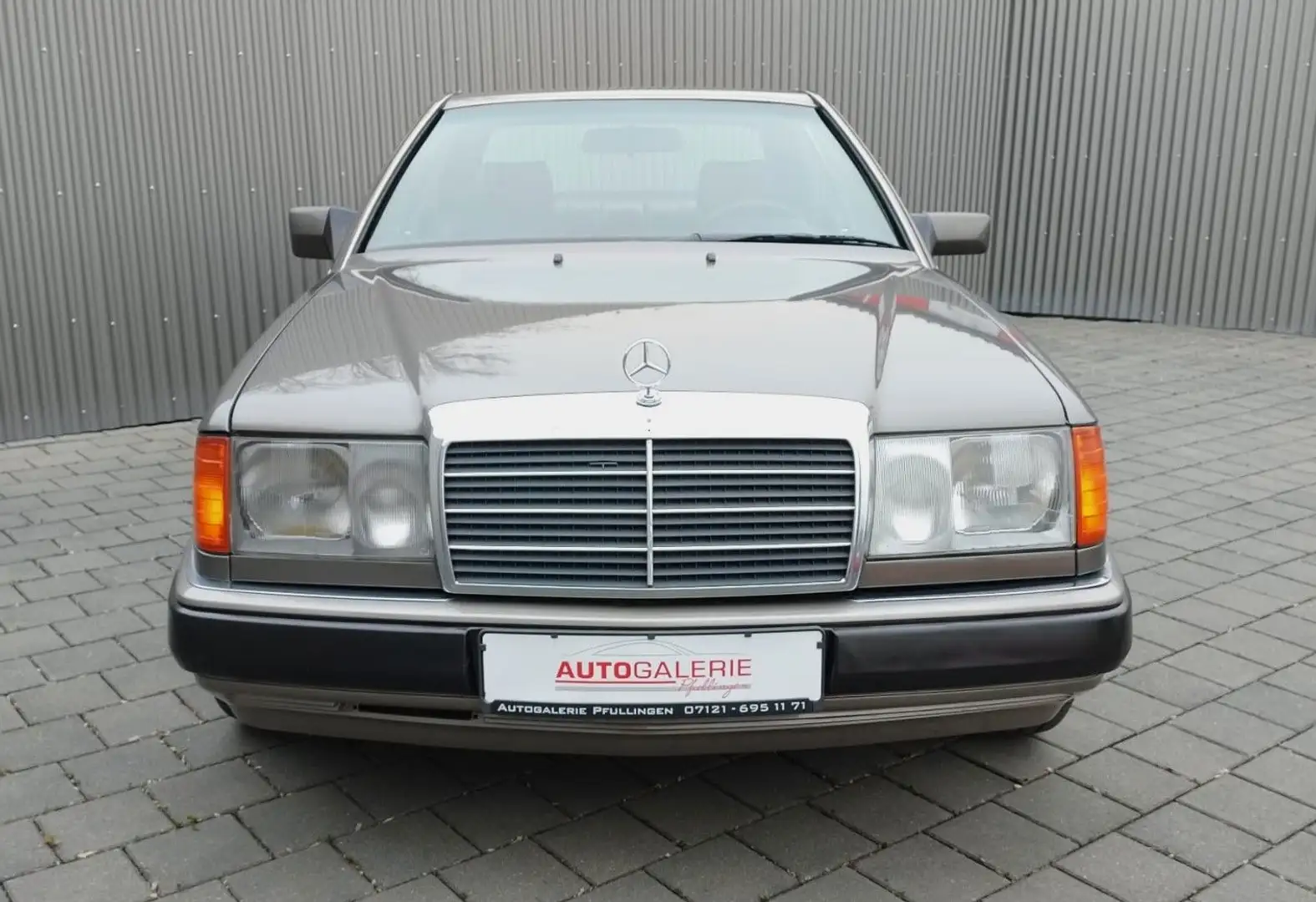 Mercedes-Benz CE 300 1.Hand H Zulassung Leder SD Automatik Grau - 2