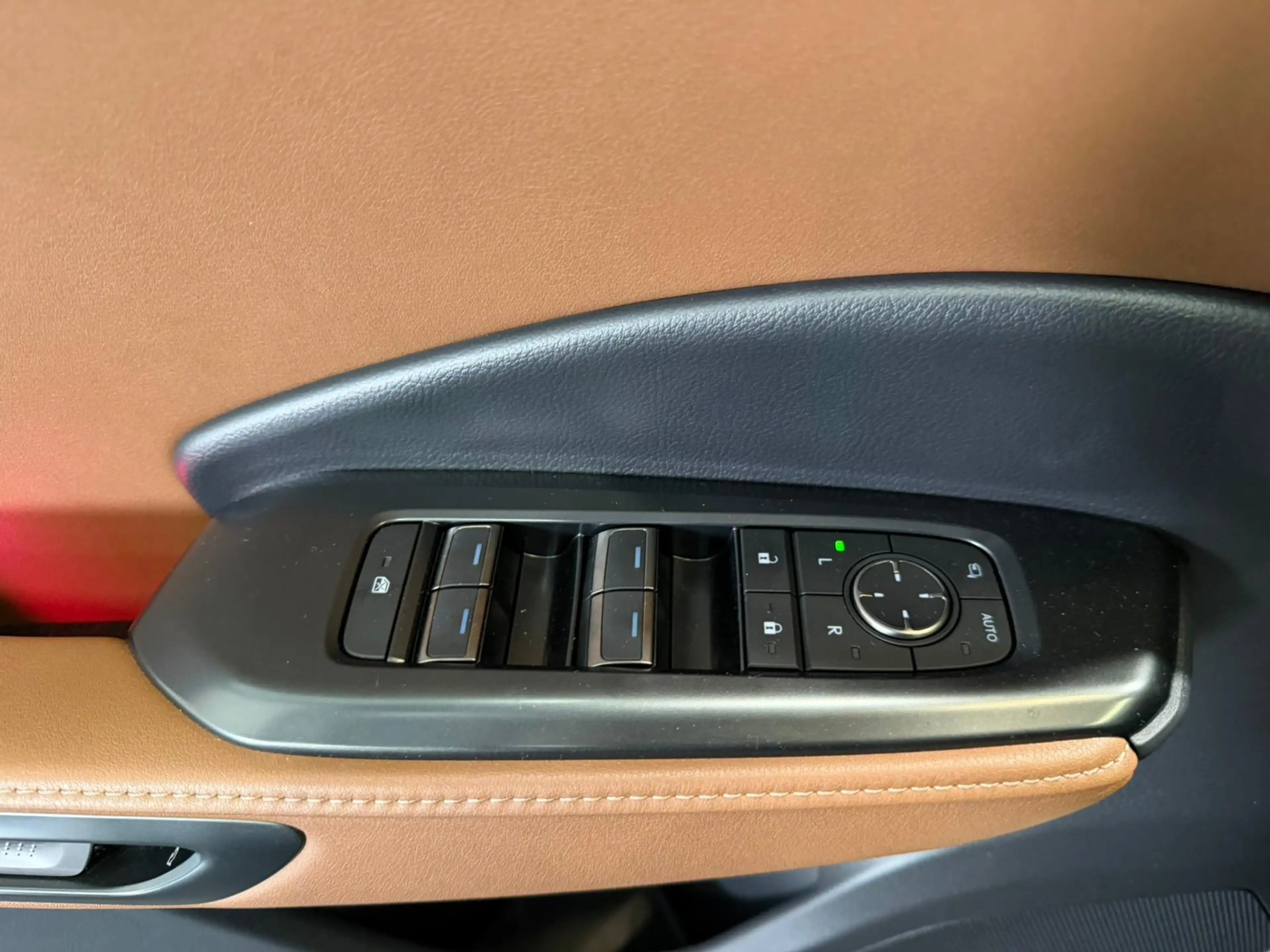 Lexus LBX Relax 2WD | Dodehoek detectie | Electrisch bedienb — photo 9