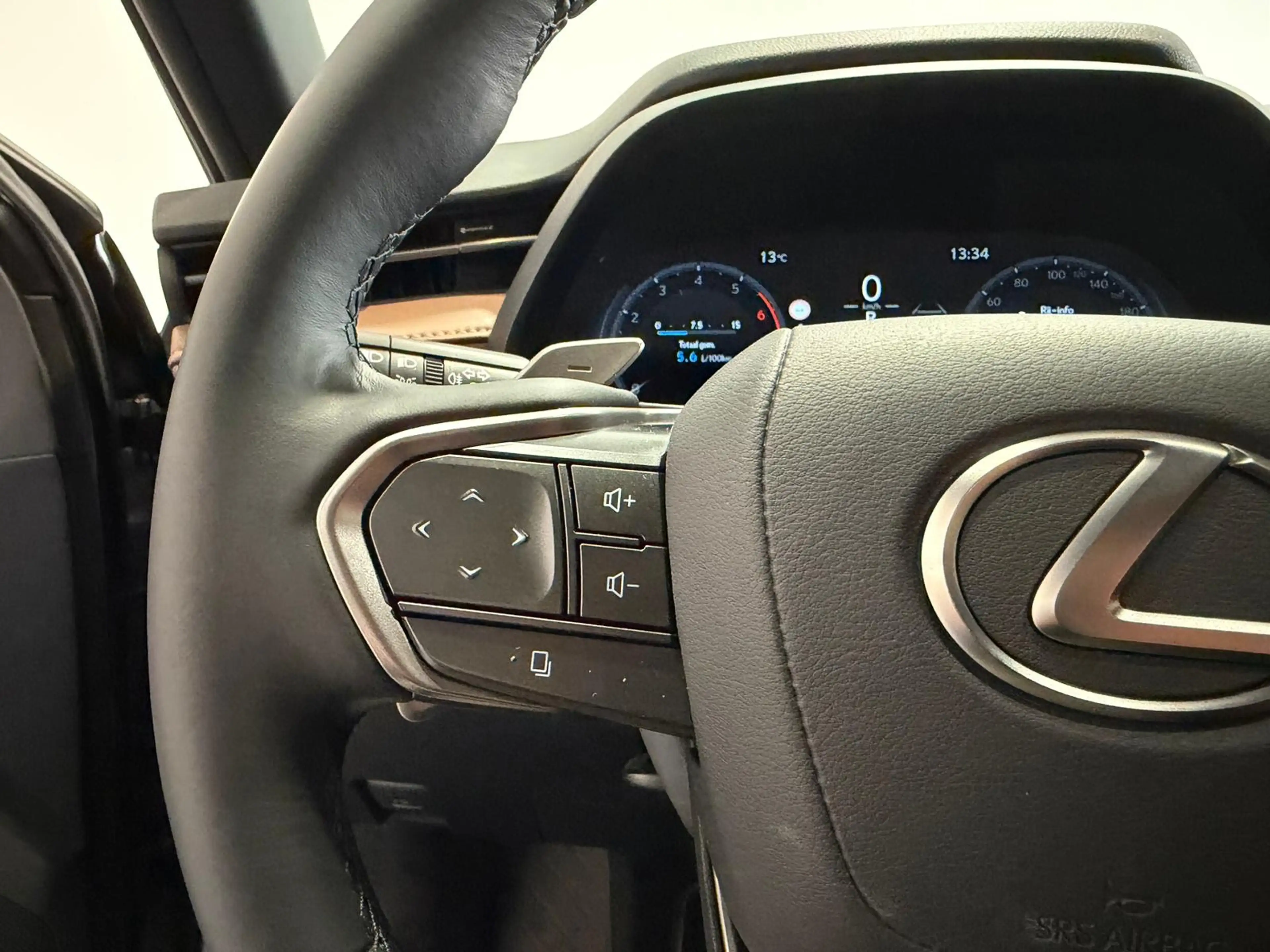Lexus LBX Relax 2WD | Dodehoek detectie | Electrisch bedienb — photo 10