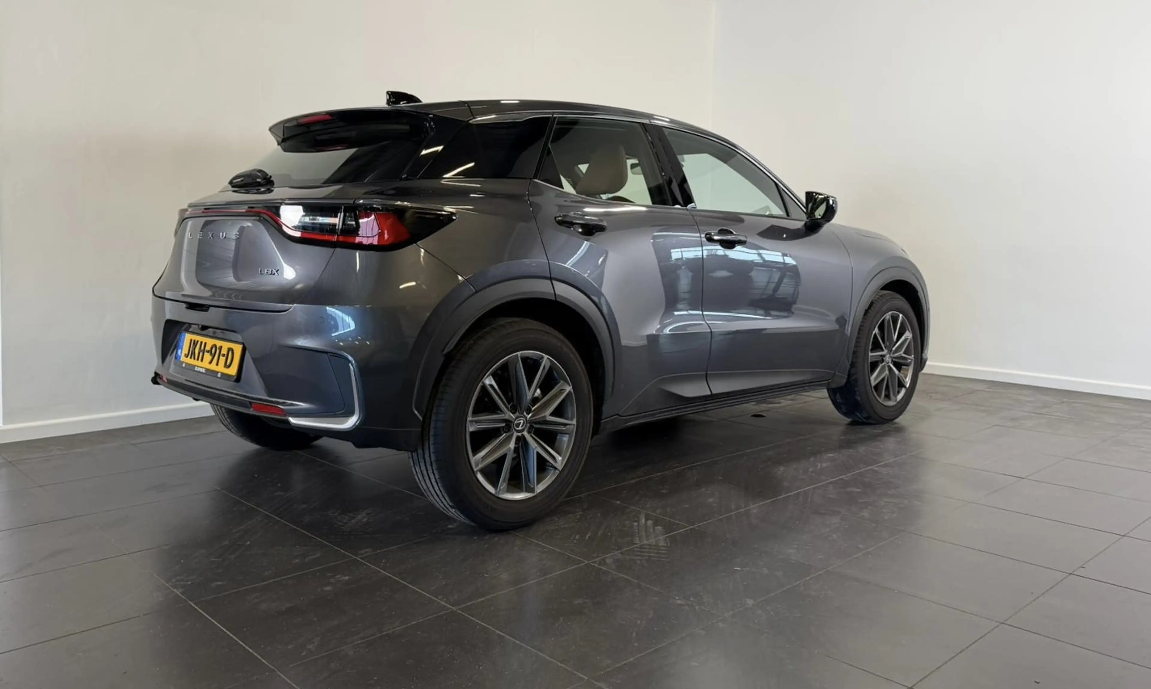 Lexus LBX Relax 2WD | Dodehoek detectie | Electrisch bedienb — photo 3
