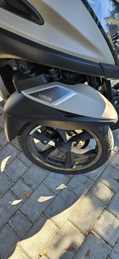 Yamaha TriCity Beige - 2