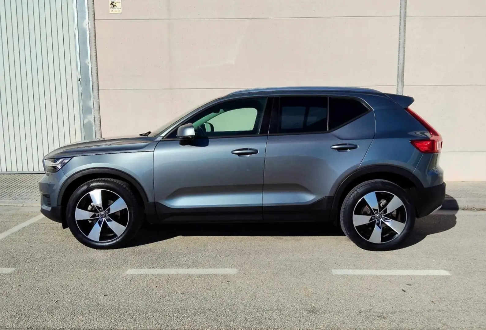 Volvo XC40 D3 Aut. Gris - 2