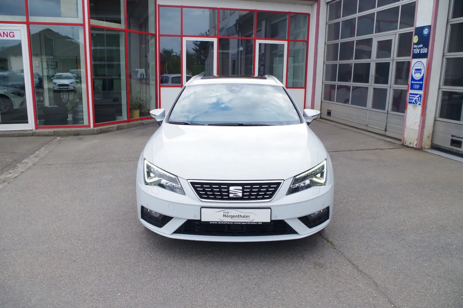 SEAT Leon ST 2.0 TDI DSG Xcellence mit Sportpaket Weiß - 2