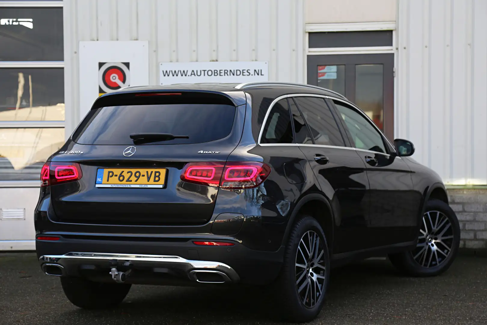 Mercedes-Benz GLC 300 300e Plug in hybride PHEV 4MATIC Luxury*NL-Auto*Pe Grijs - 2