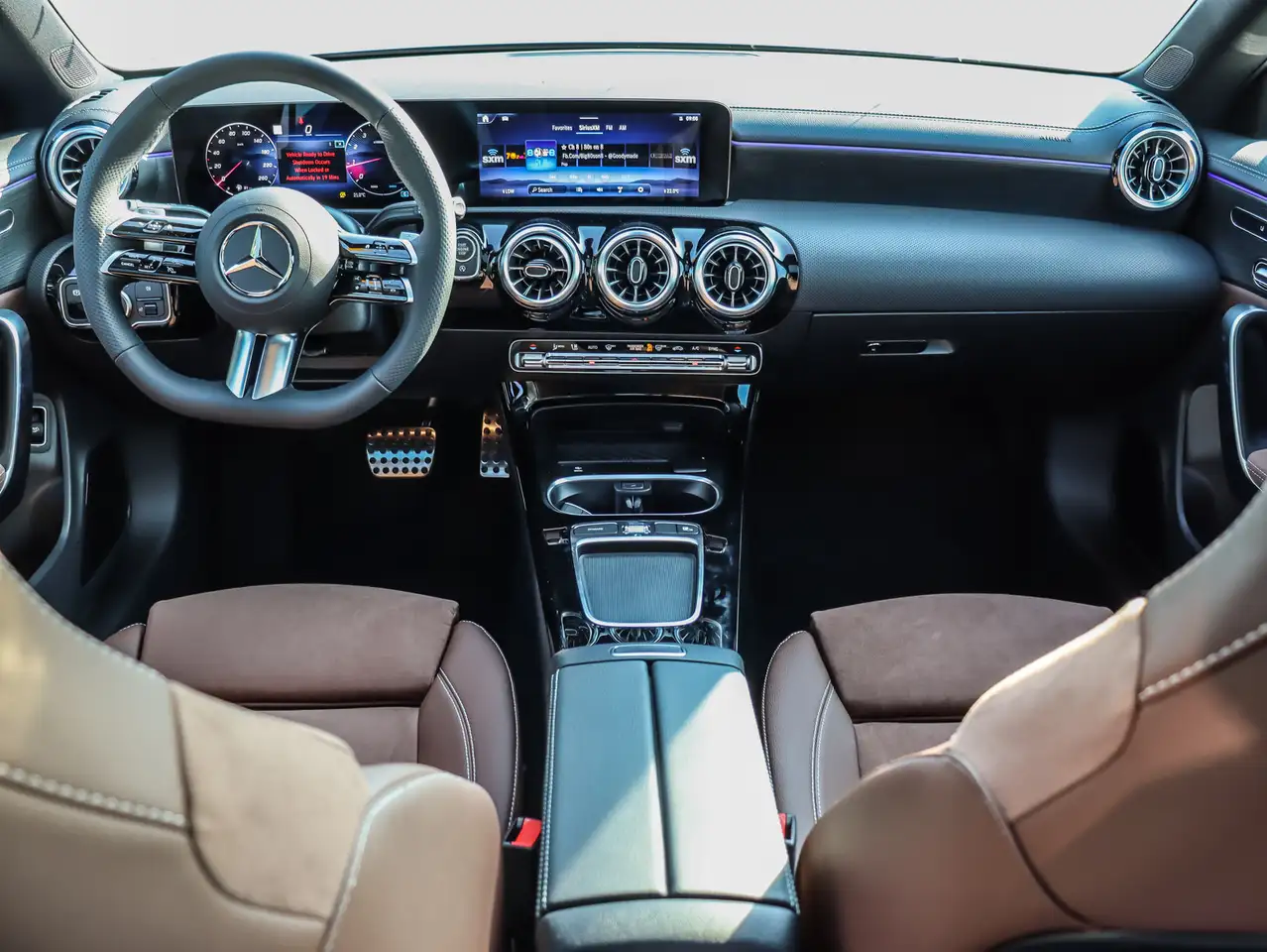 Mercedes-Benz CLA снимка Mercedes-Benz CLA