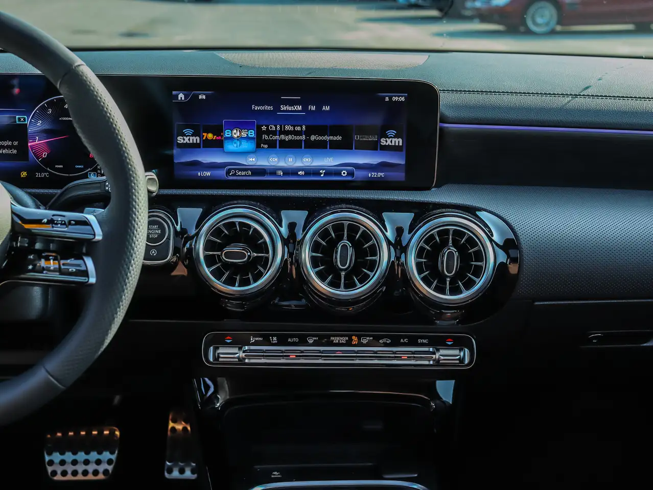 Mercedes-Benz CLA снимка Mercedes-Benz CLA