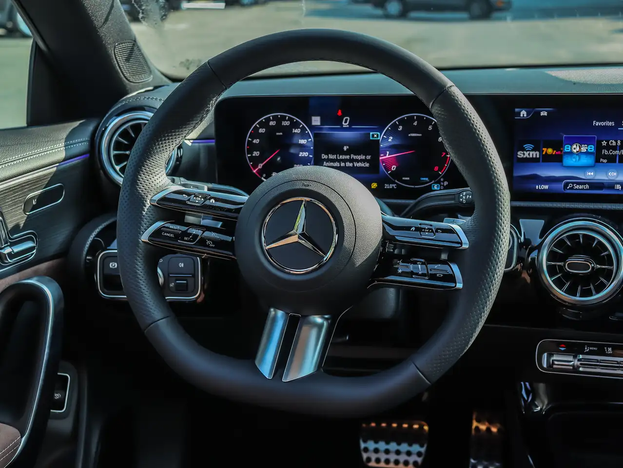 Mercedes-Benz CLA снимка Mercedes-Benz CLA