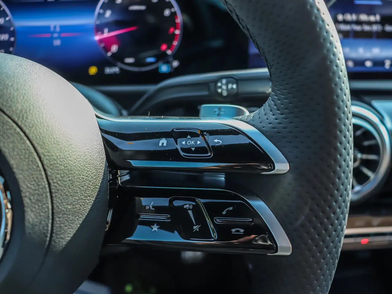 Mercedes-Benz CLA снимка Mercedes-Benz CLA