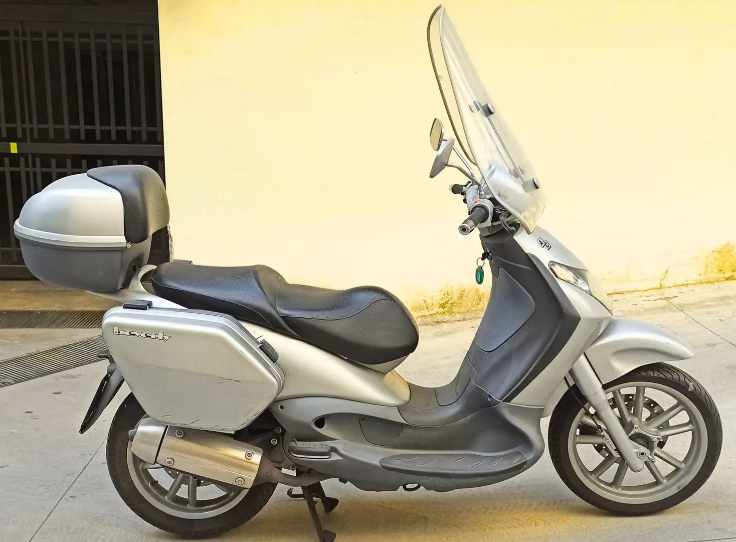 Piaggio Beverly 200 Plateado - 1