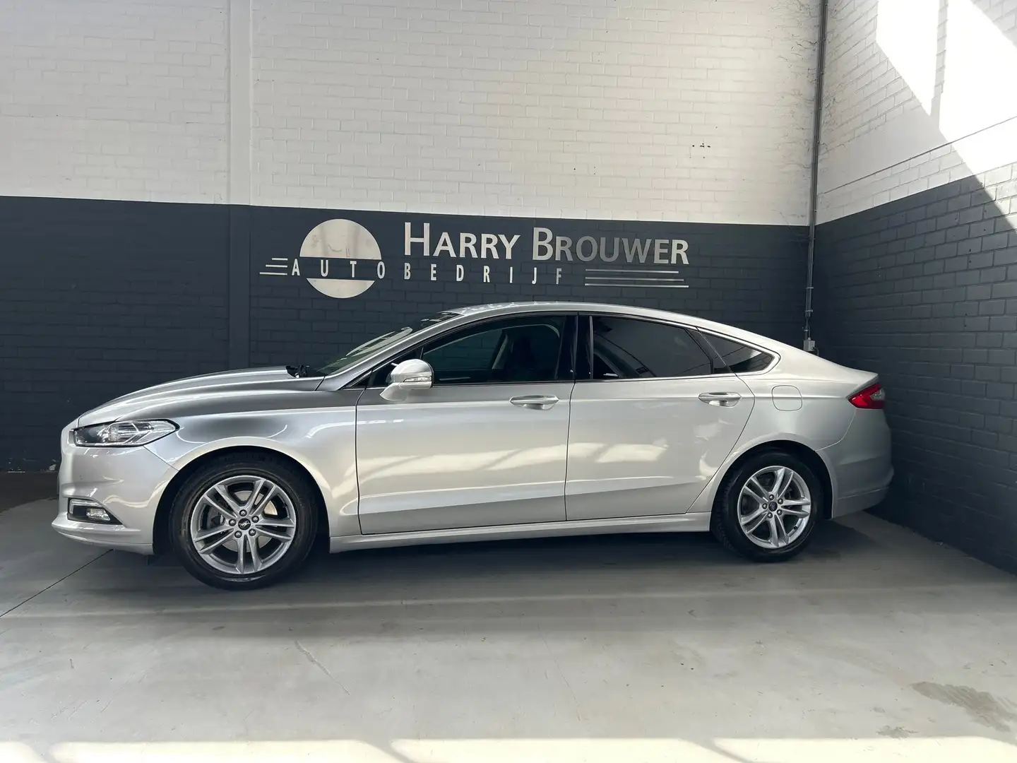 Ford Mondeo 1.5 Titanium, automaat, hatchback,/sedan Grau - 2