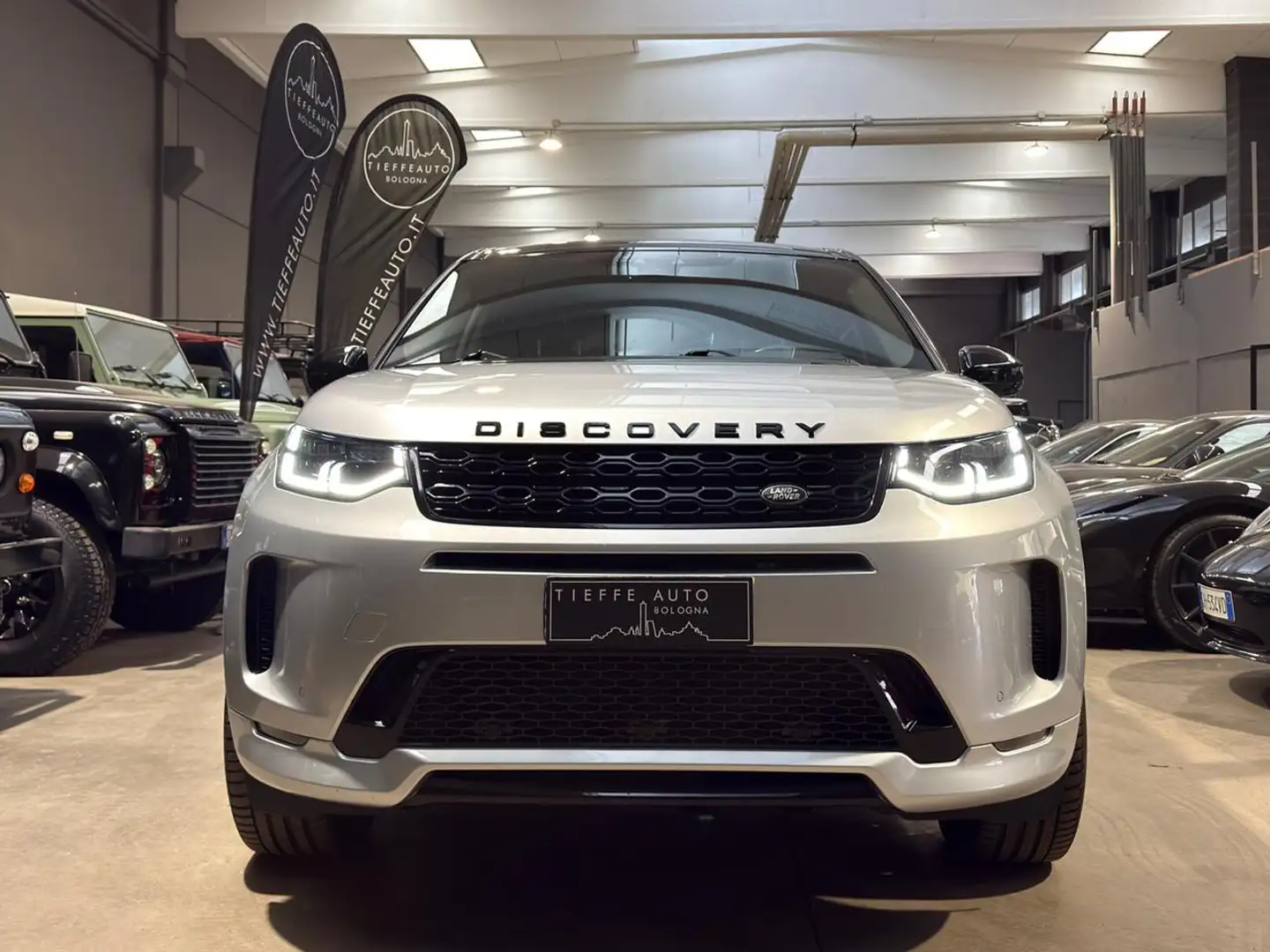 Land Rover Discovery Sport 2.0D I4-L.Flw 150 CV AWD Auto R-Dynamic SE Silber - 2