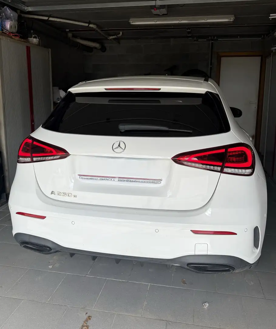 Mercedes-Benz A 250 e 8G-DCT AMG Line Blanc - 2