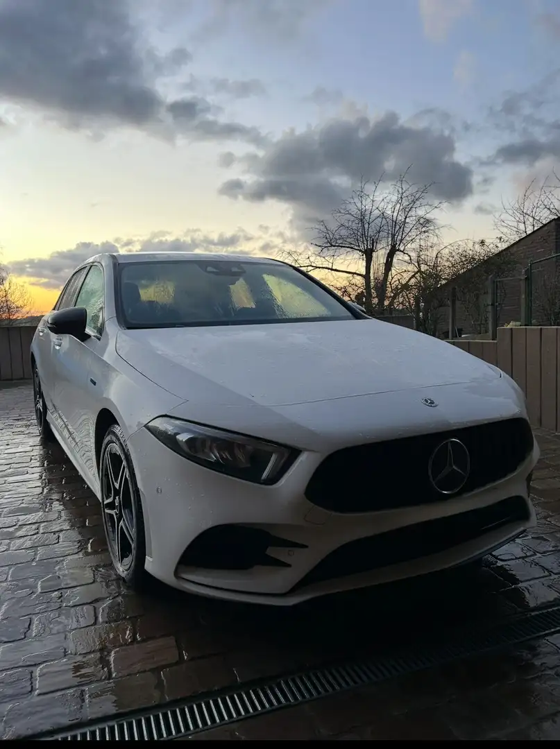 Mercedes-Benz A 250 e 8G-DCT AMG Line Blanc - 1