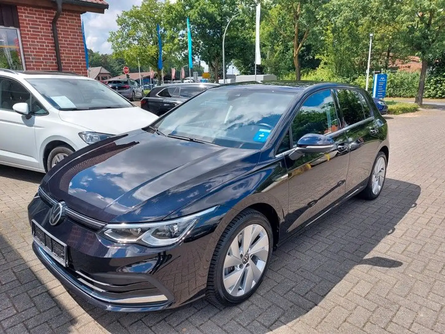 Volkswagen Golf VIII 1,5 TSI Style LED*NAVI*ACC*Kamera Negro - 1