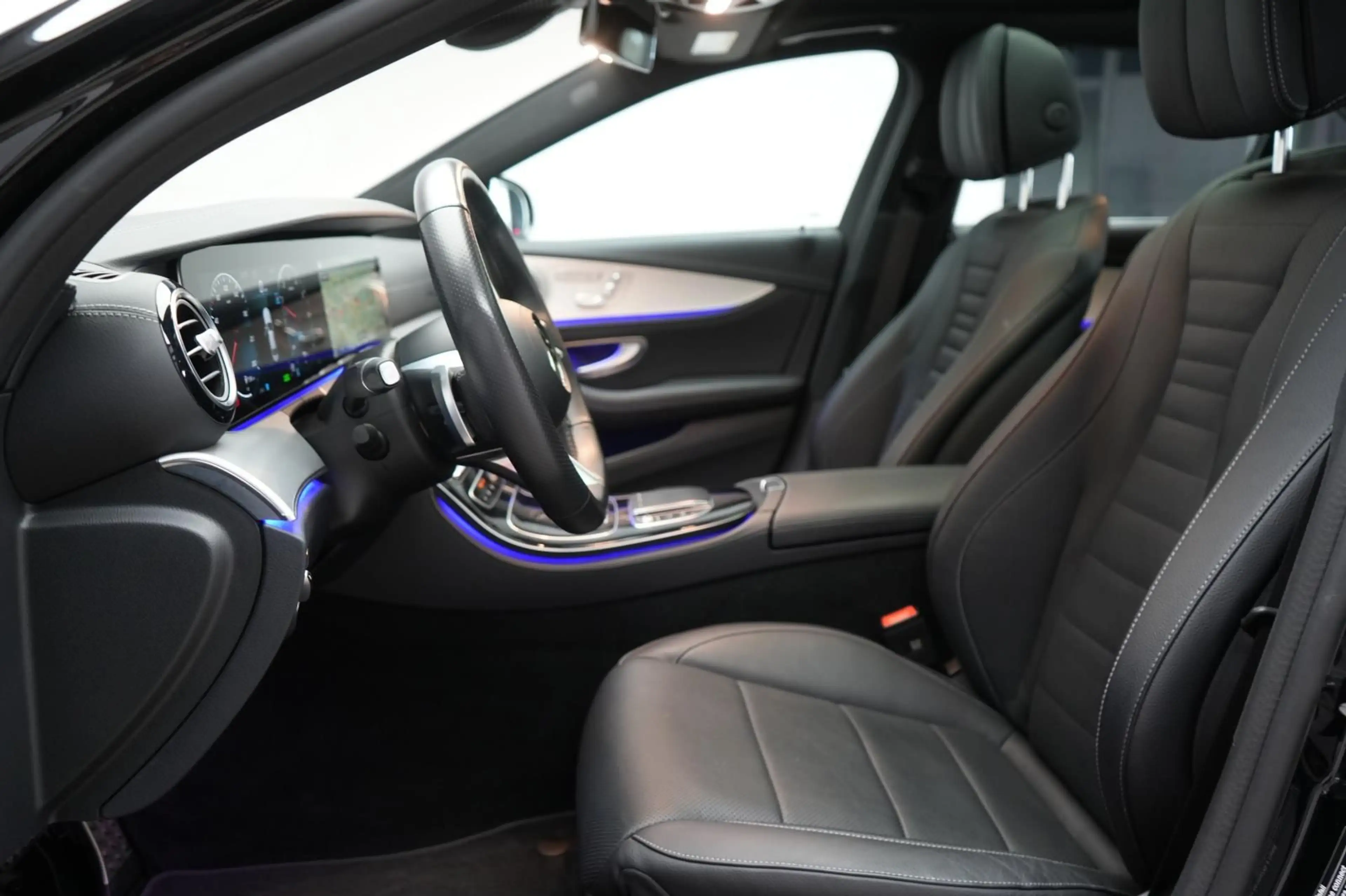 Mercedes-Benz E 300 de 4Matic 9G-Tronic AMG Line — photo 13