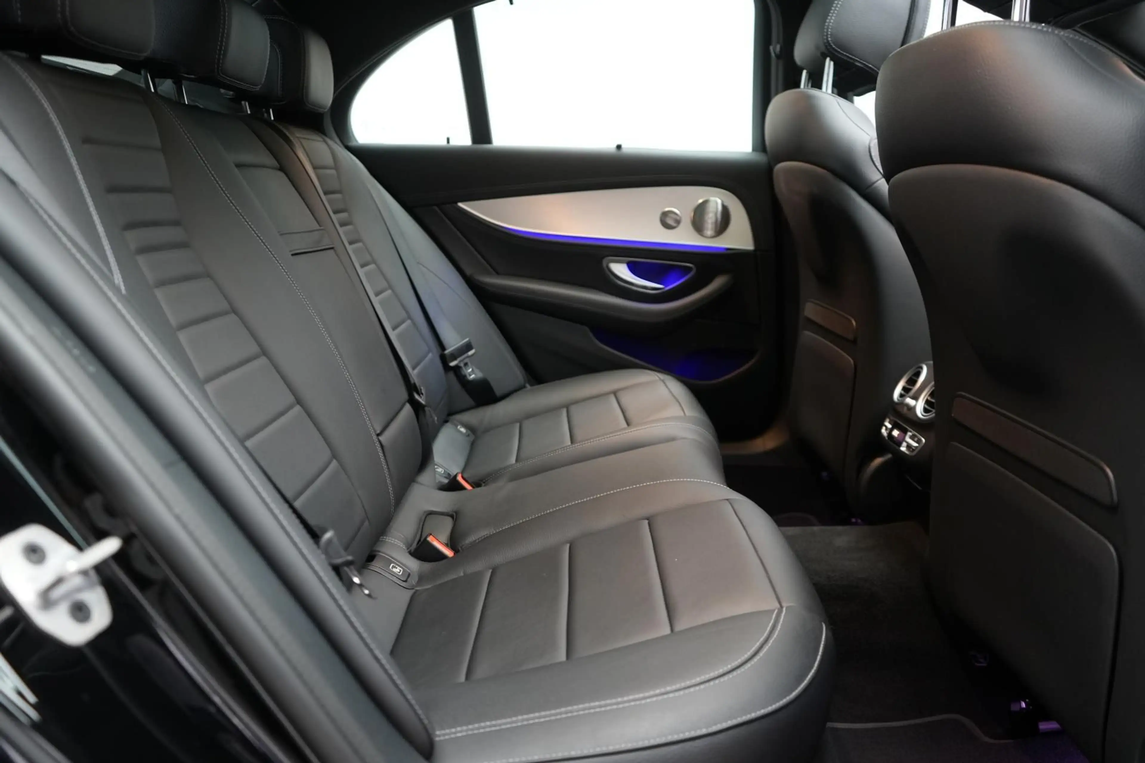 Mercedes-Benz E 300 de 4Matic 9G-Tronic AMG Line — photo 9