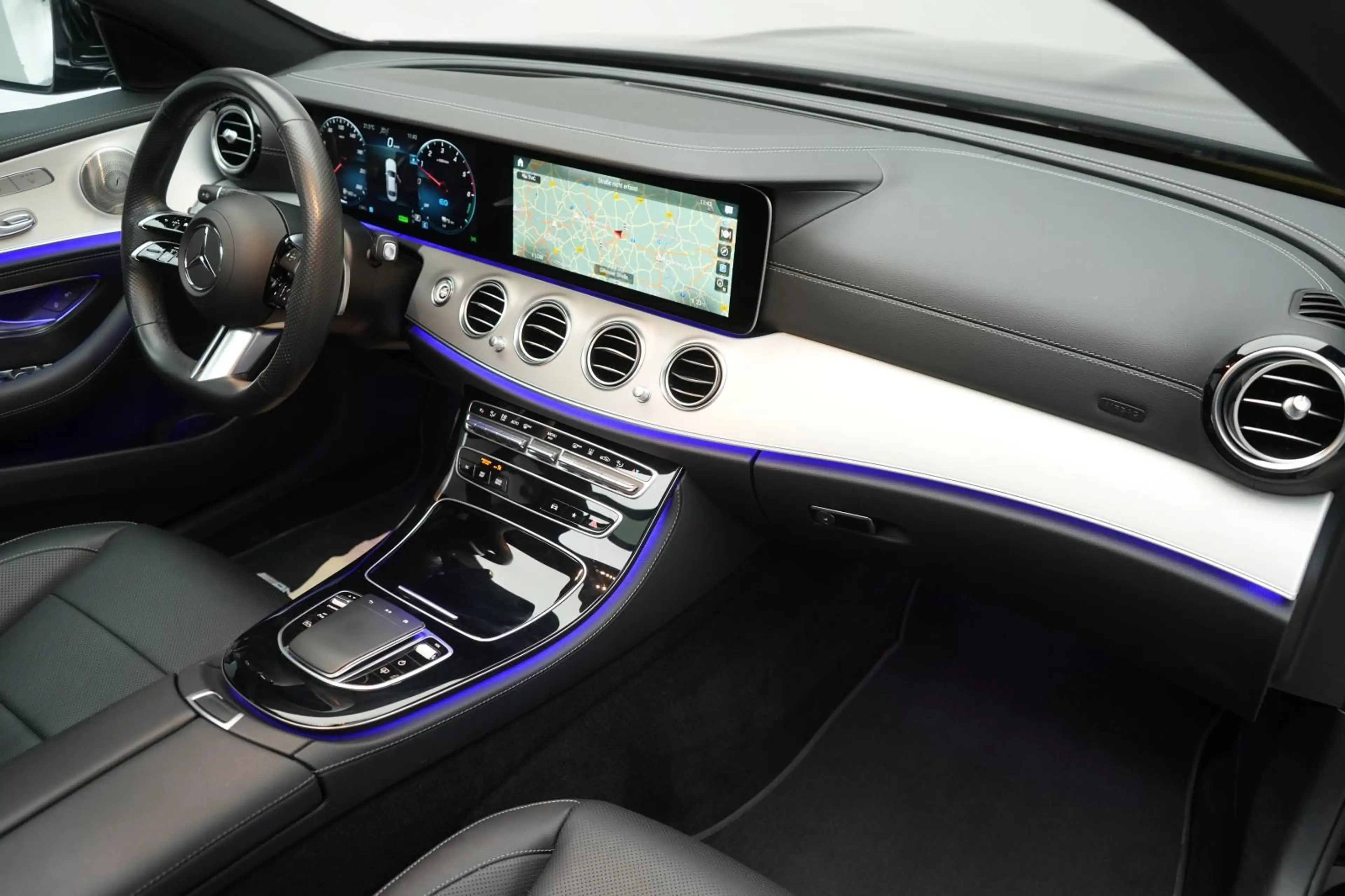 Mercedes-Benz E 300 de 4Matic 9G-Tronic AMG Line — photo 7