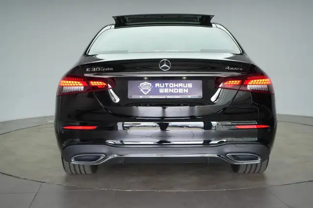Mercedes-Benz 300 view 5