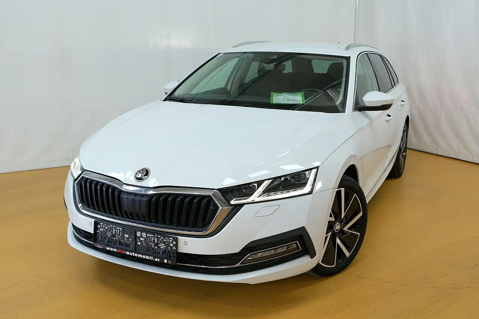 Skoda Octavia Combi 2,0 TDI Premium DSG Weiß - 1