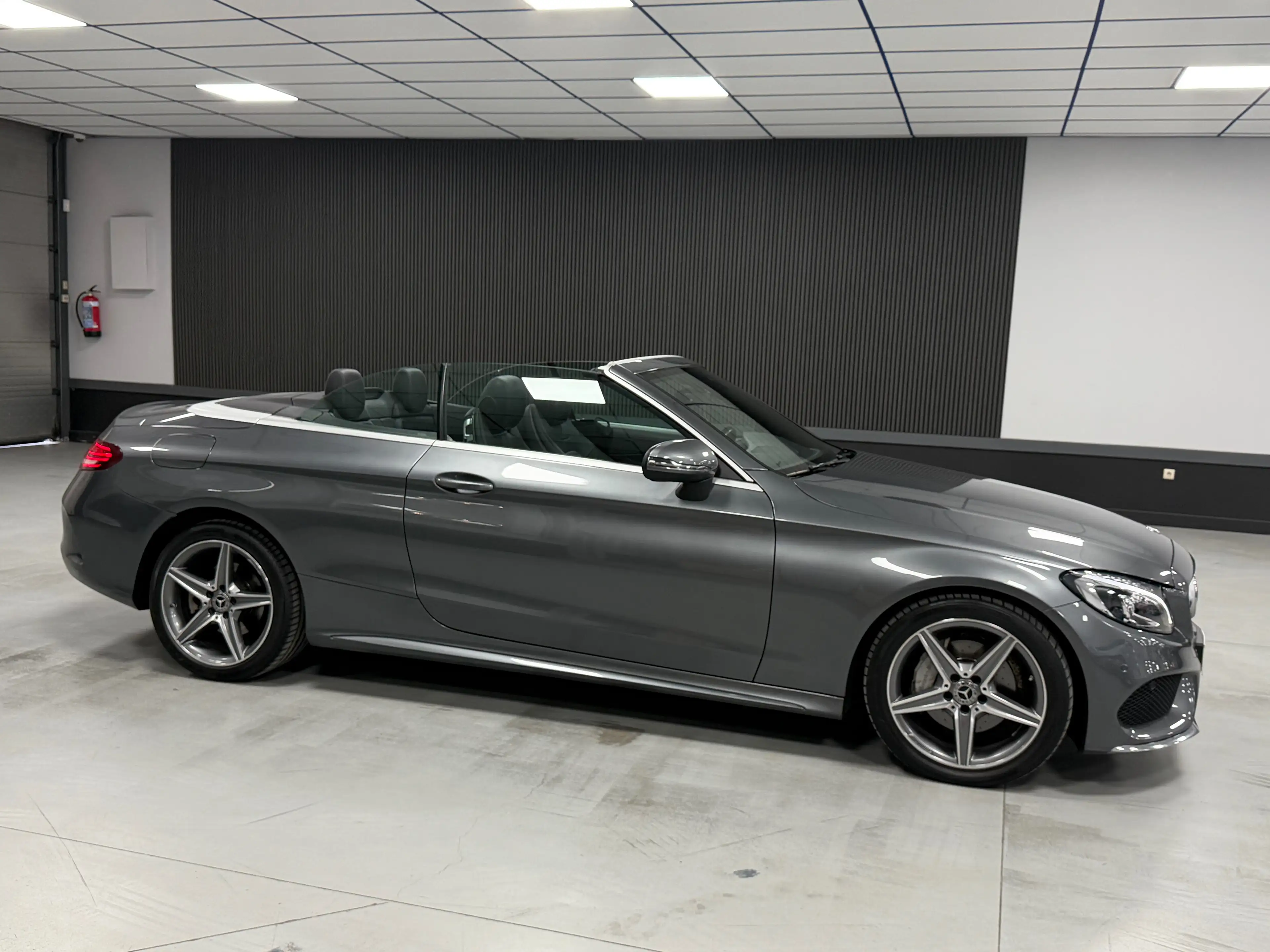 Mercedes-Benz C 220 d Cabriolet PACK AMG Airscarf Gps Xenon Led Cuir Clim Full Options Garantie 1An — photo 10