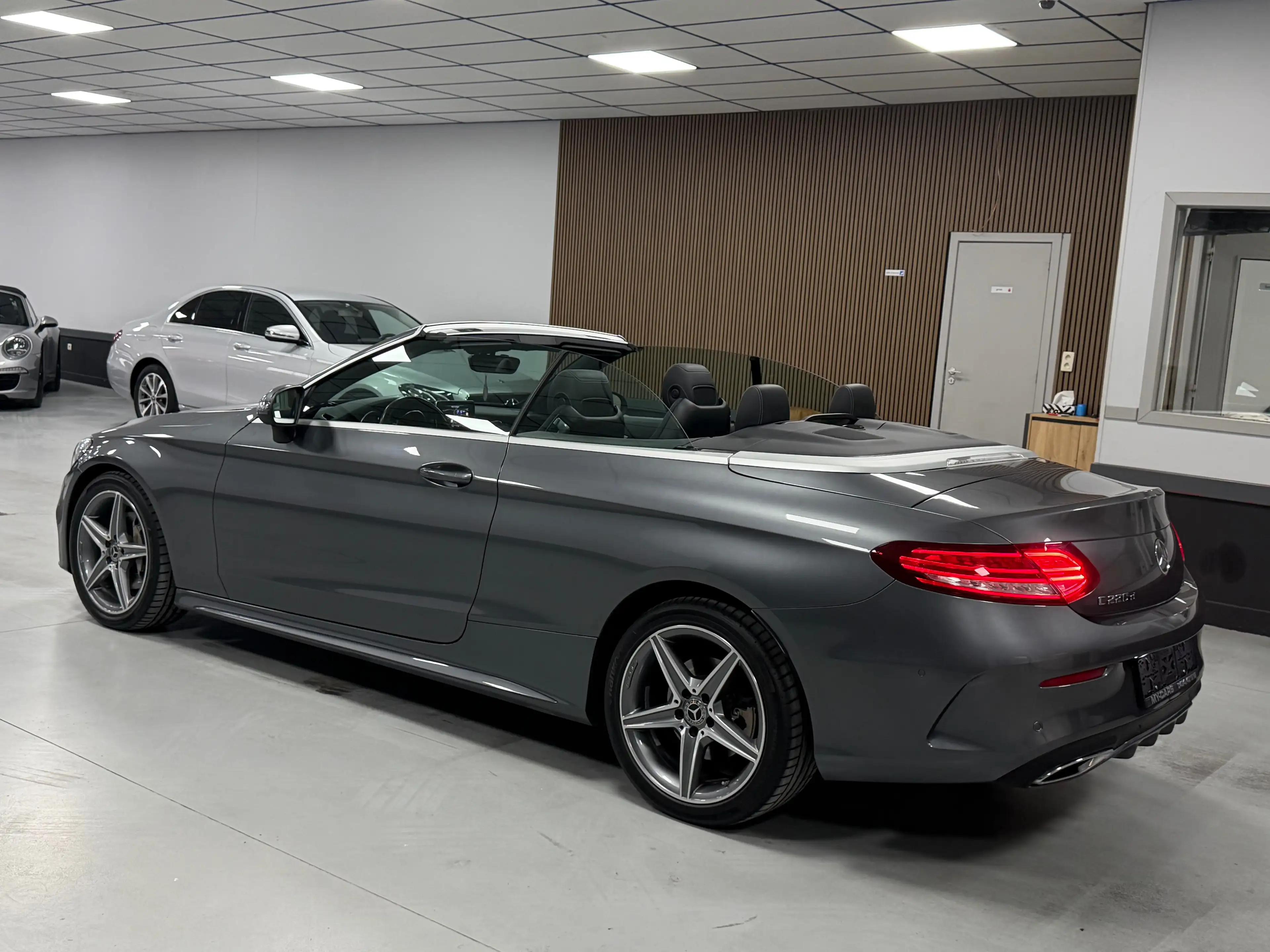 Mercedes-Benz C 220 d Cabriolet PACK AMG Airscarf Gps Xenon Led Cuir Clim Full Options Garantie 1An — photo 11