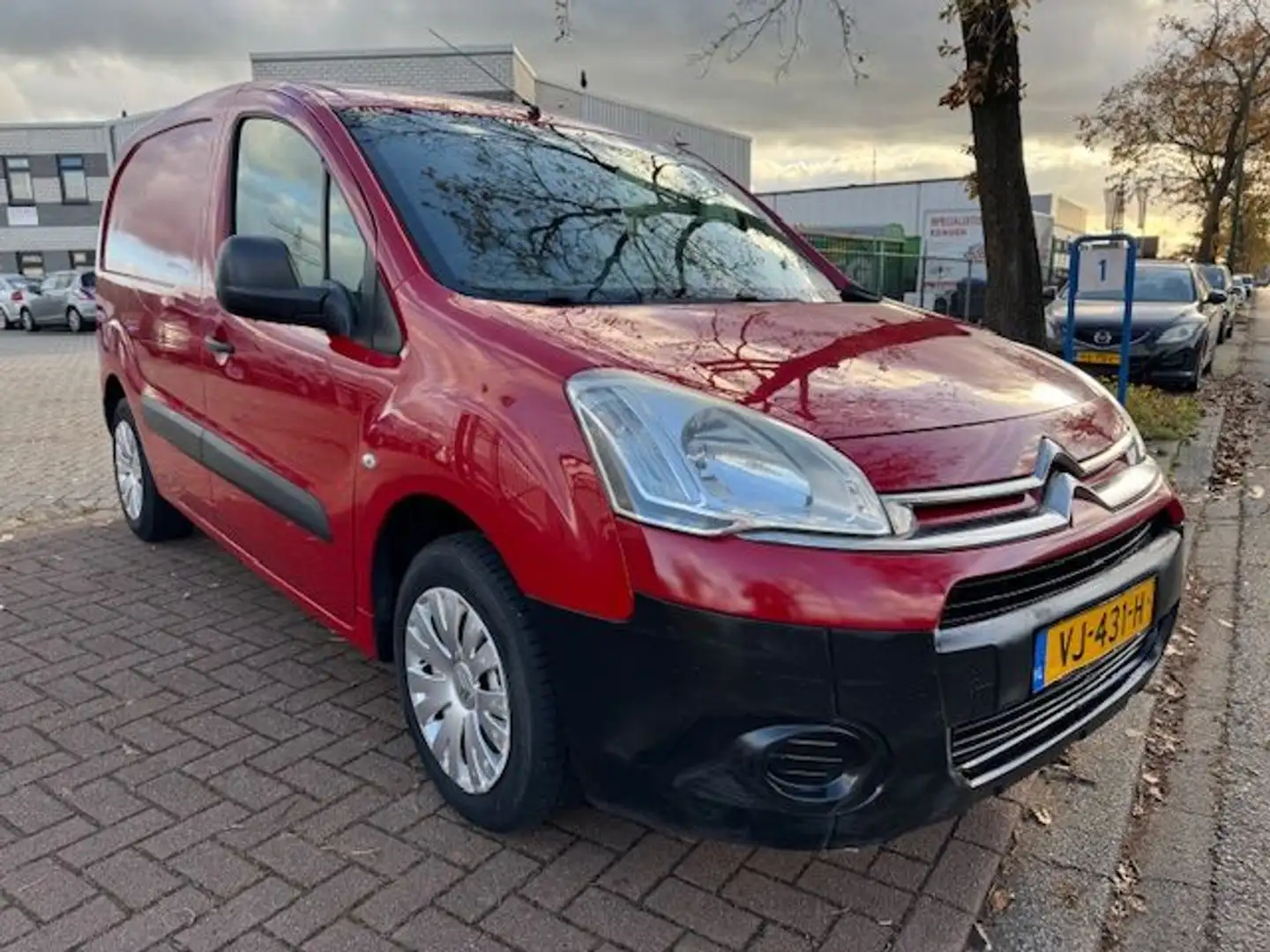 Citroen Berlingo 1.6 HDI 500 Comfort Economy Airco,Cruisecontrol Rood - 1