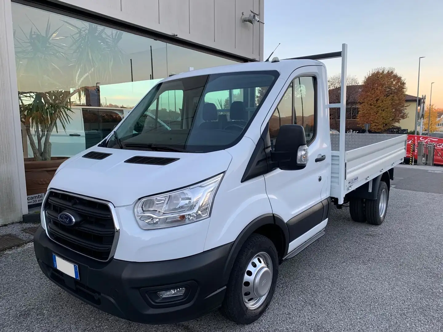 Ford Transit 350 con Cassone Fisso - Euro 6d Weiß - 2