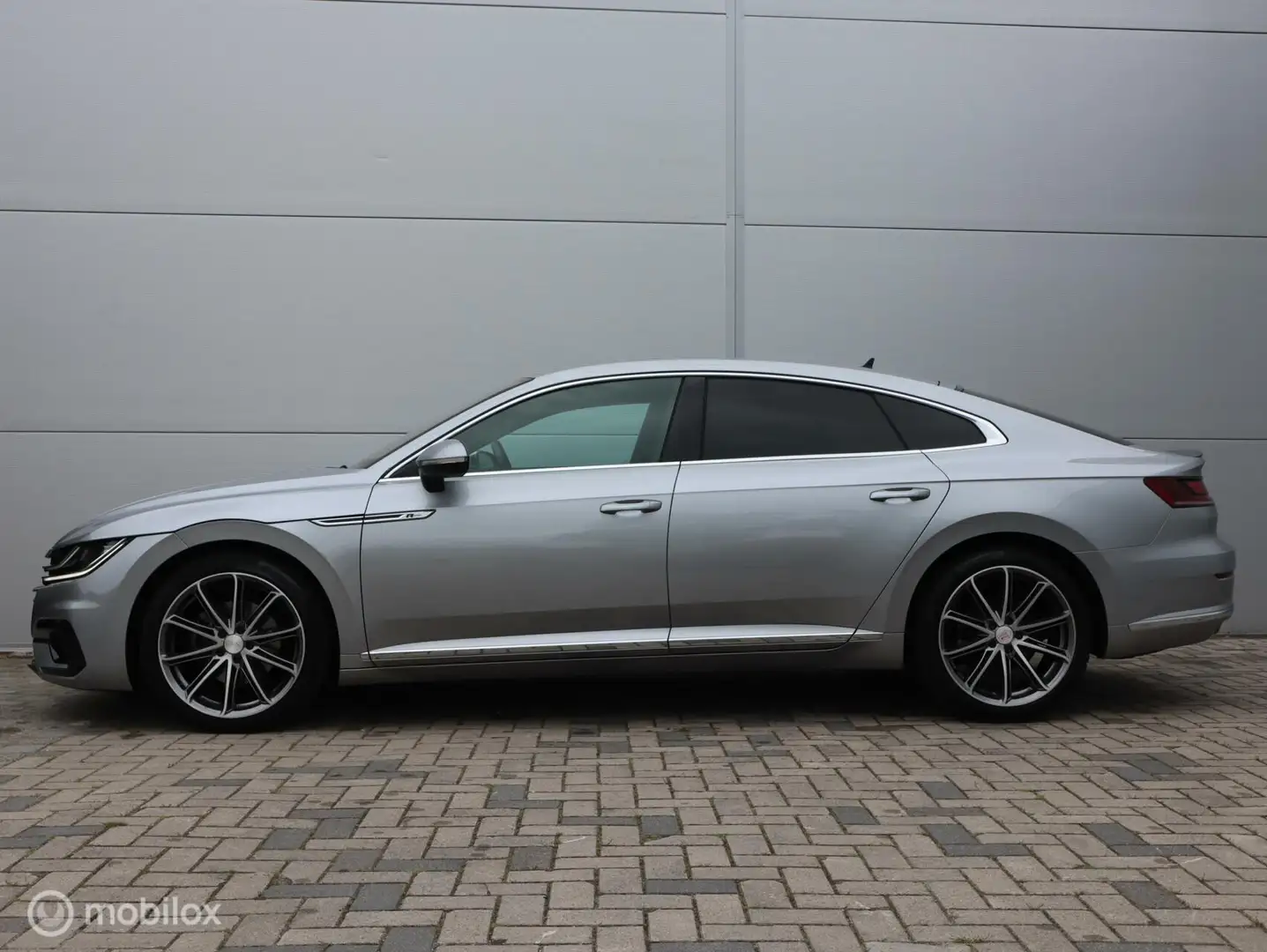 Volkswagen Arteon 2.0 TSI R Line Acc Trekhaak Virtual Alcantara Grijs - 2