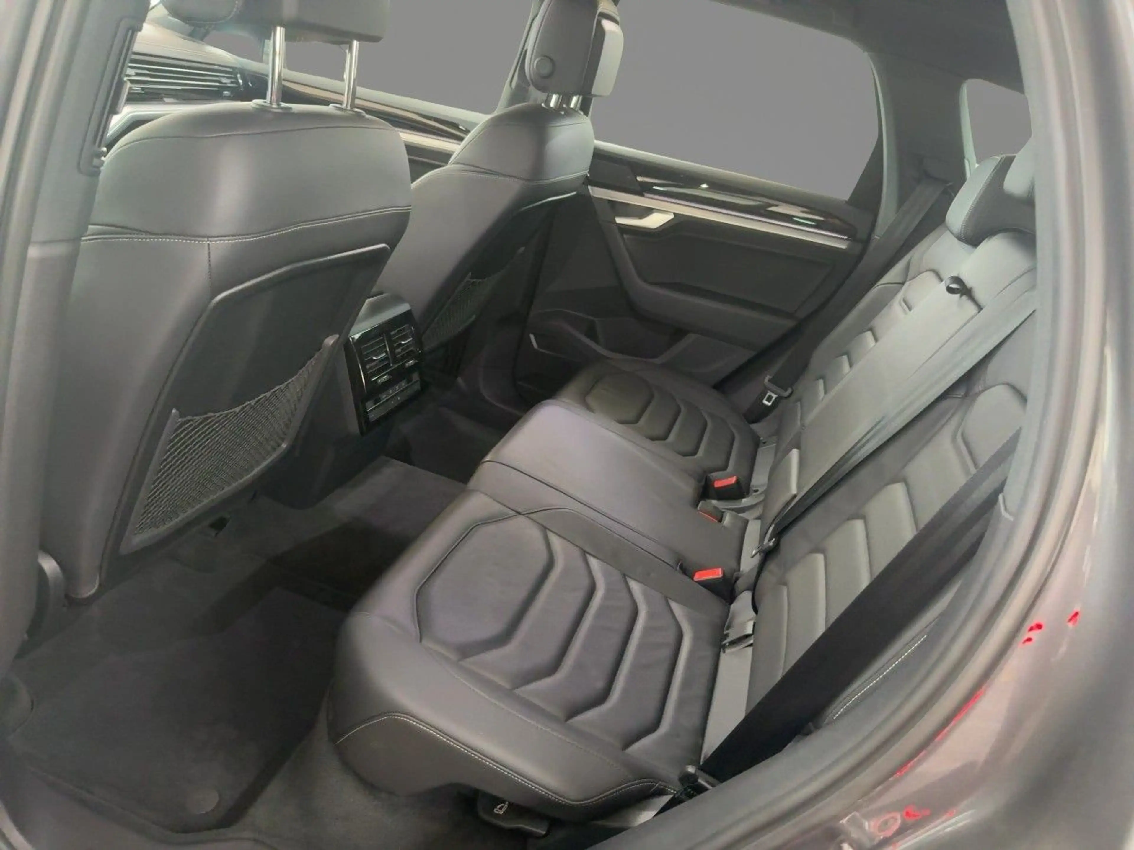 Volkswagen Touareg Elegance V6 eHybrid 4M PANO LUFT 360°KAM — photo 8