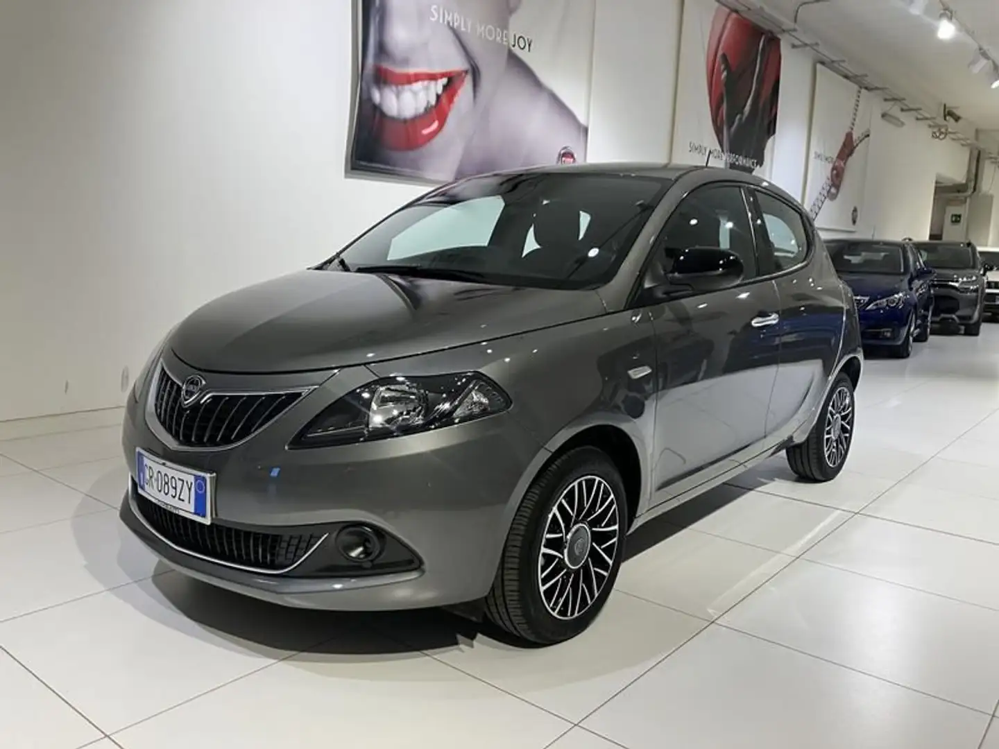 Lancia Ypsilon 1.0 FireFly 5 porte S&S Hybryd Gold Grigio - 1