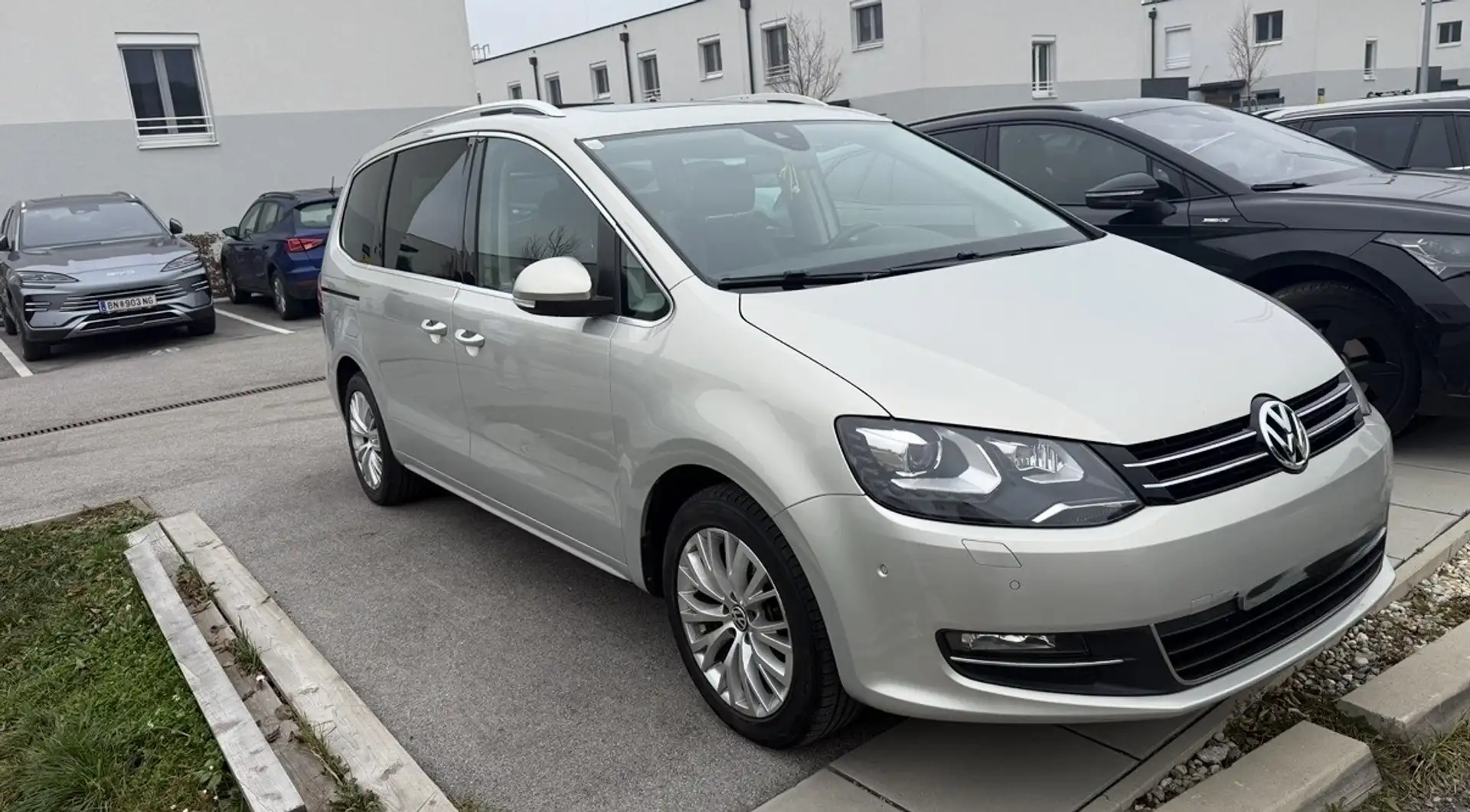 Volkswagen Sharan Highline BMT 2,0 TDI DSG - 1