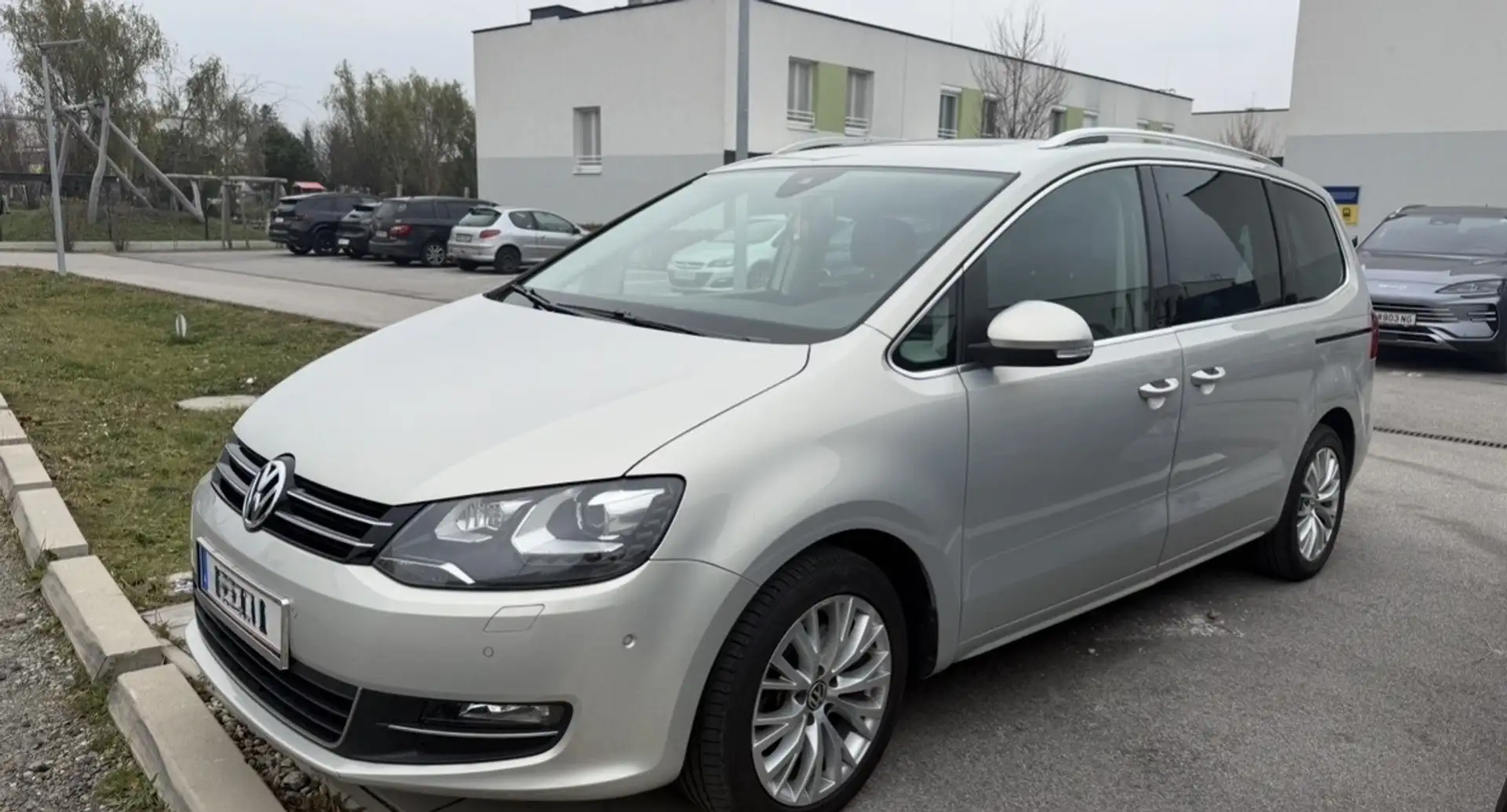 Volkswagen Sharan Highline BMT 2,0 TDI DSG - 2