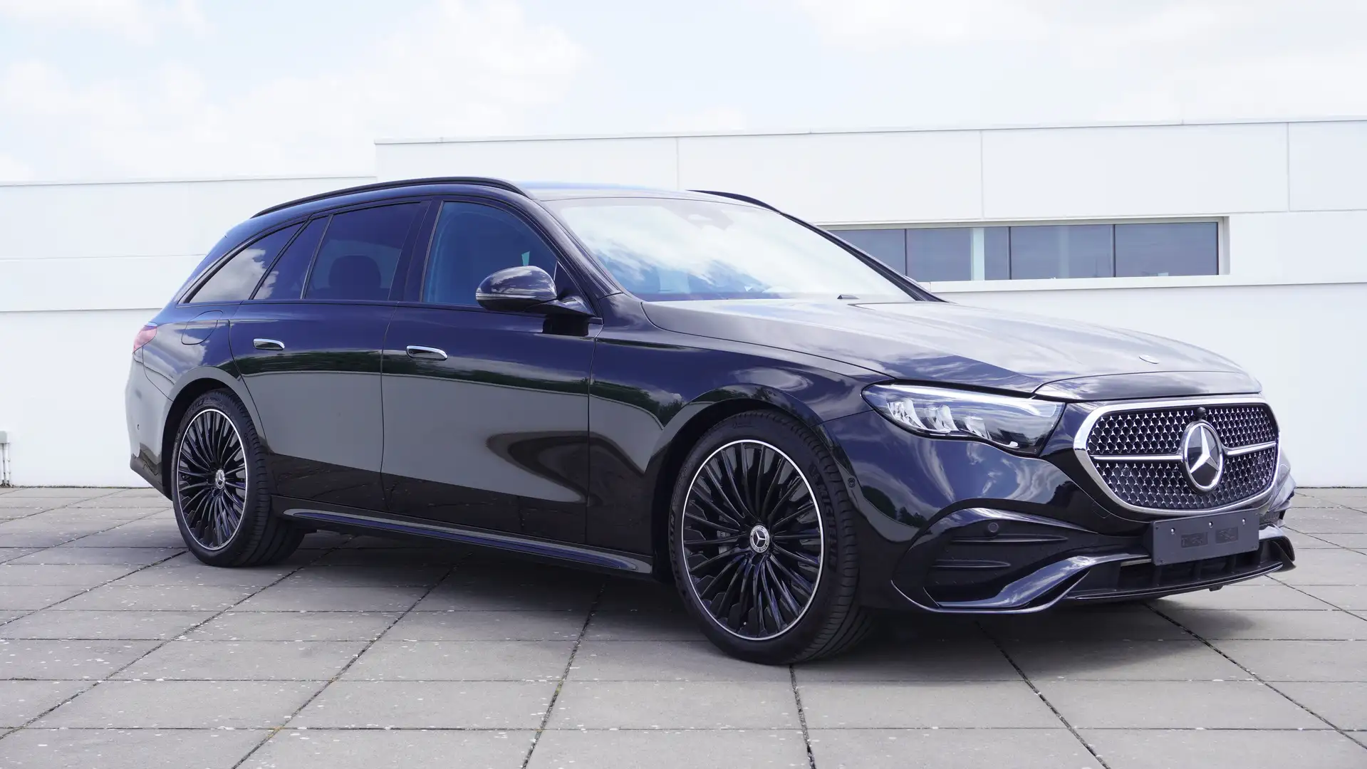 Mercedes-Benz E 300 e AMG/DISPLAYPAK/KEYLESS/20"/DRAADLOOS LADEN GSM Noir - 1