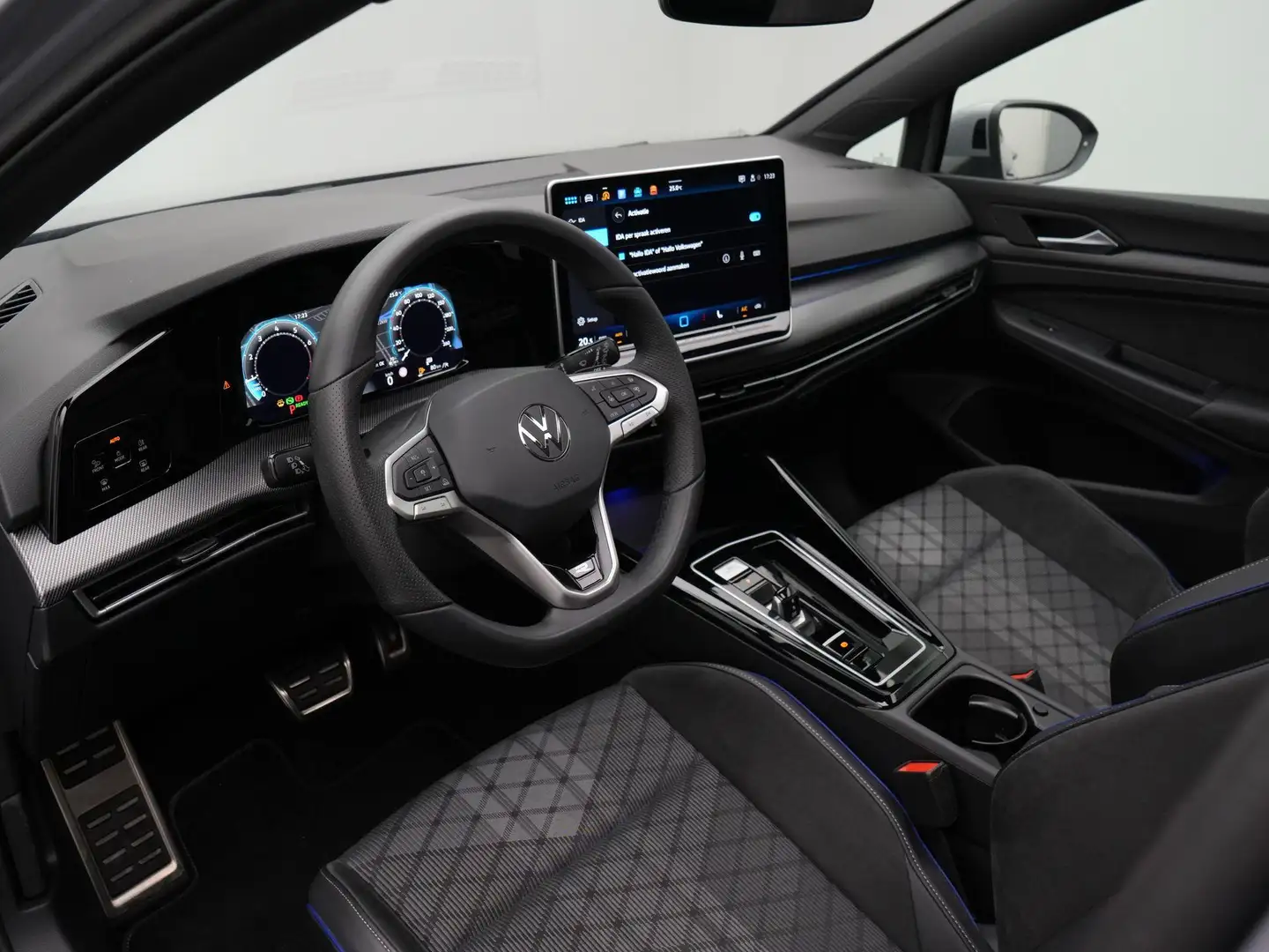 Volkswagen Golf 1.5 eTSI 150 pk DSG R-Line Edition | Panoramadak | Grijs - 2