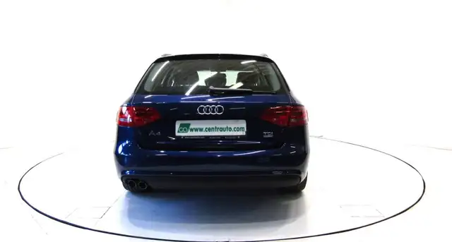 Audi A4 view 4
