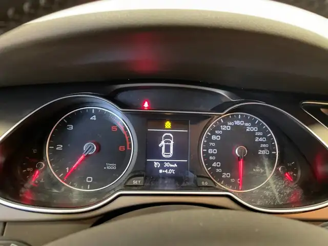 Audi A4 view 14
