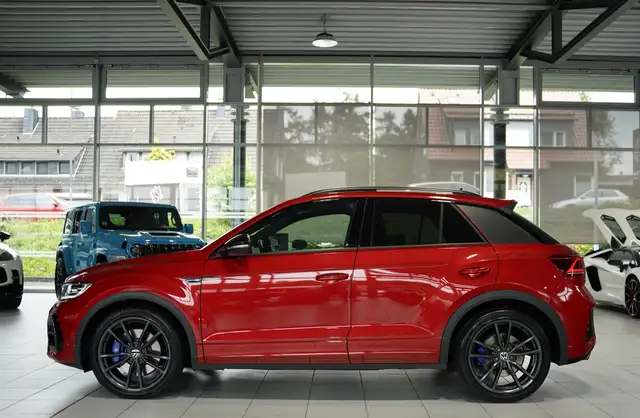 Volkswagen T-Roc view 11
