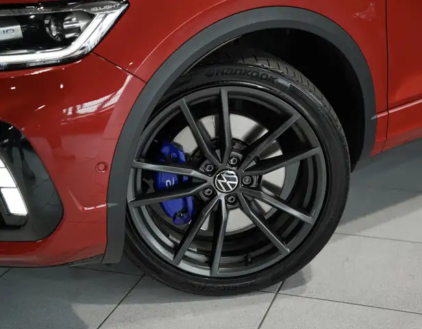 Volkswagen T-Roc view 3