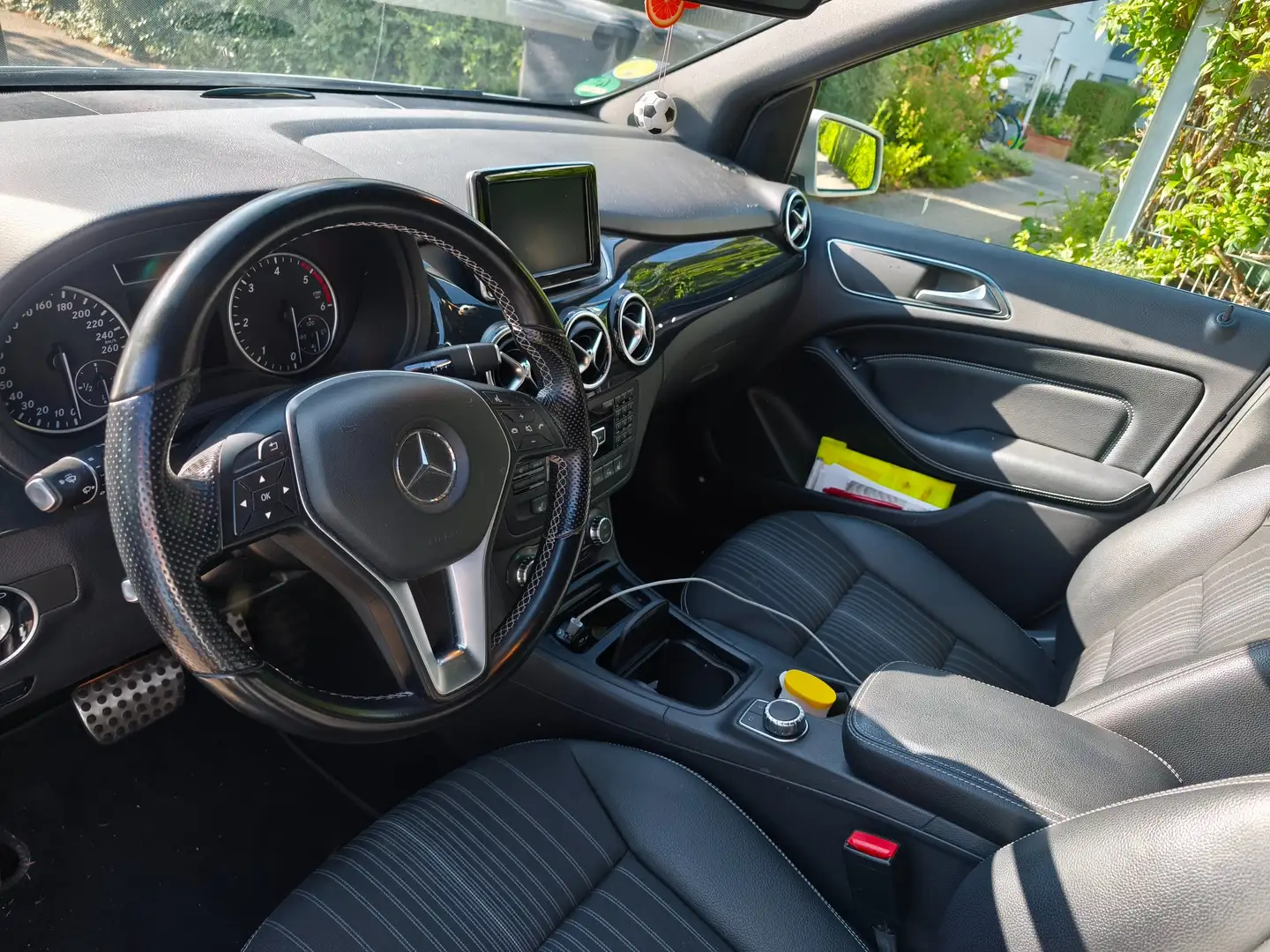 Mercedes-Benz B 200 Srebrny - 2