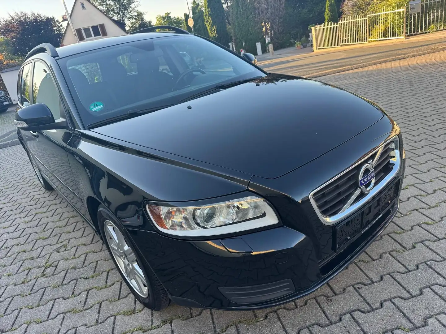 Volvo V50 1.6 D Drive Kinetic Noir - 1