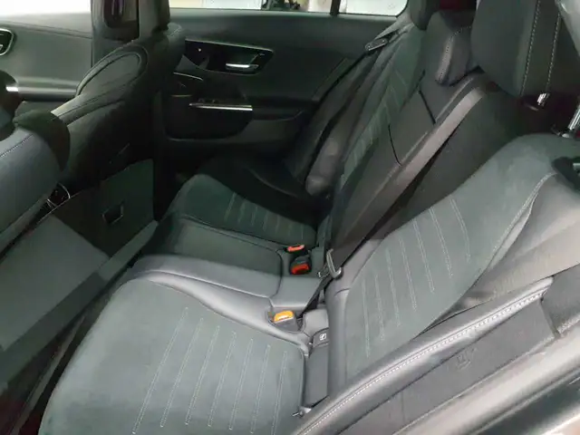Mercedes-Benz C-Class view 13