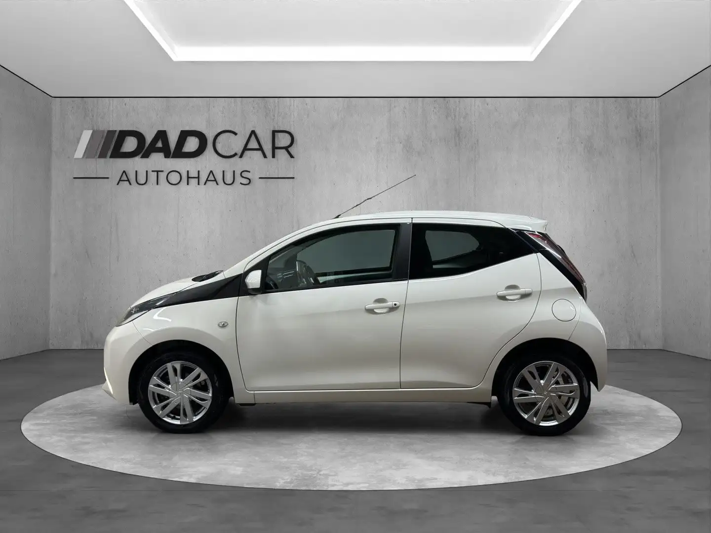 Toyota AYGO x-play touch 1.Hand *RFK* Alb - 2
