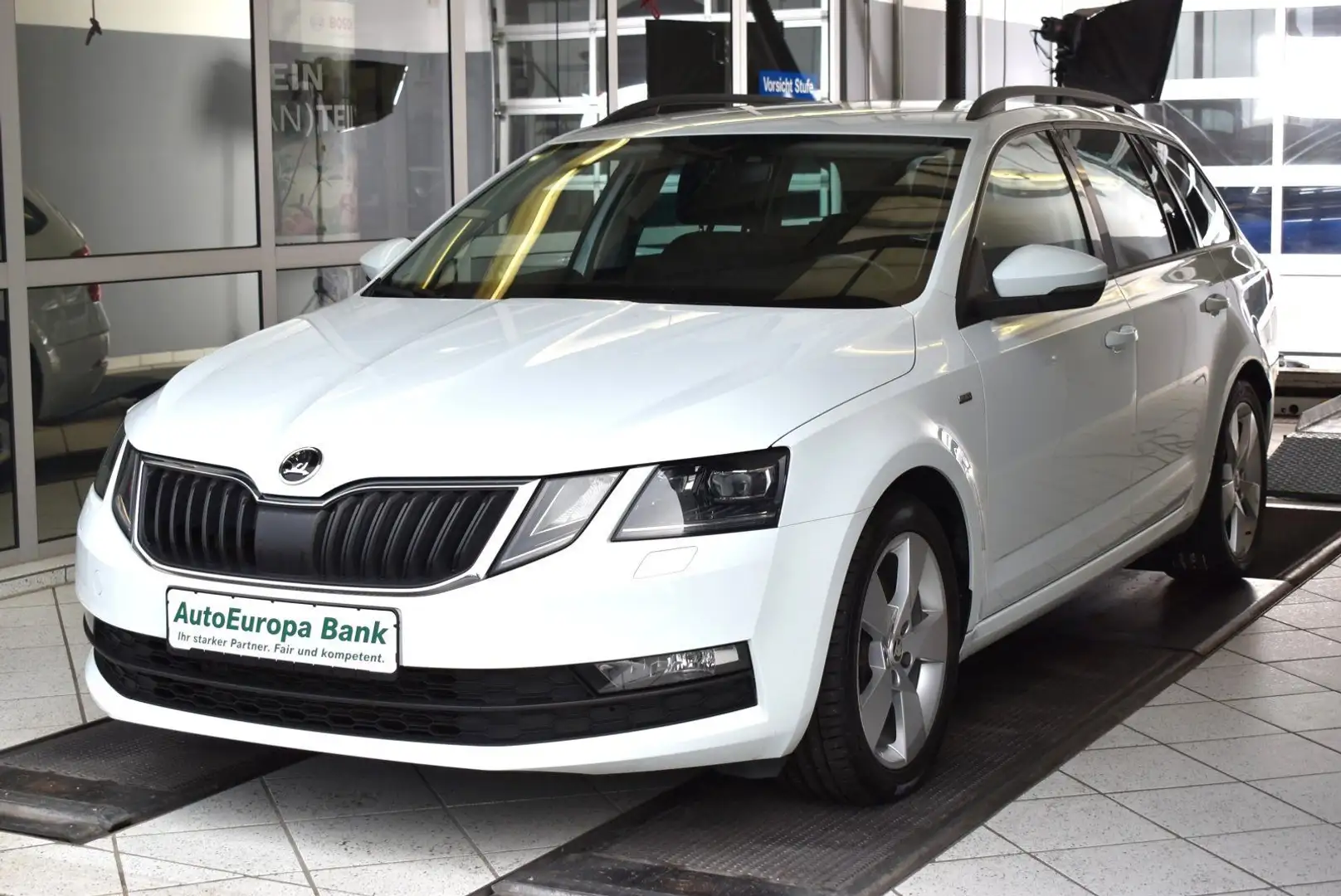 Skoda Octavia 1.8TSI Clever SHZ*LED*DAB*Tempomat*Navi Weiß - 1