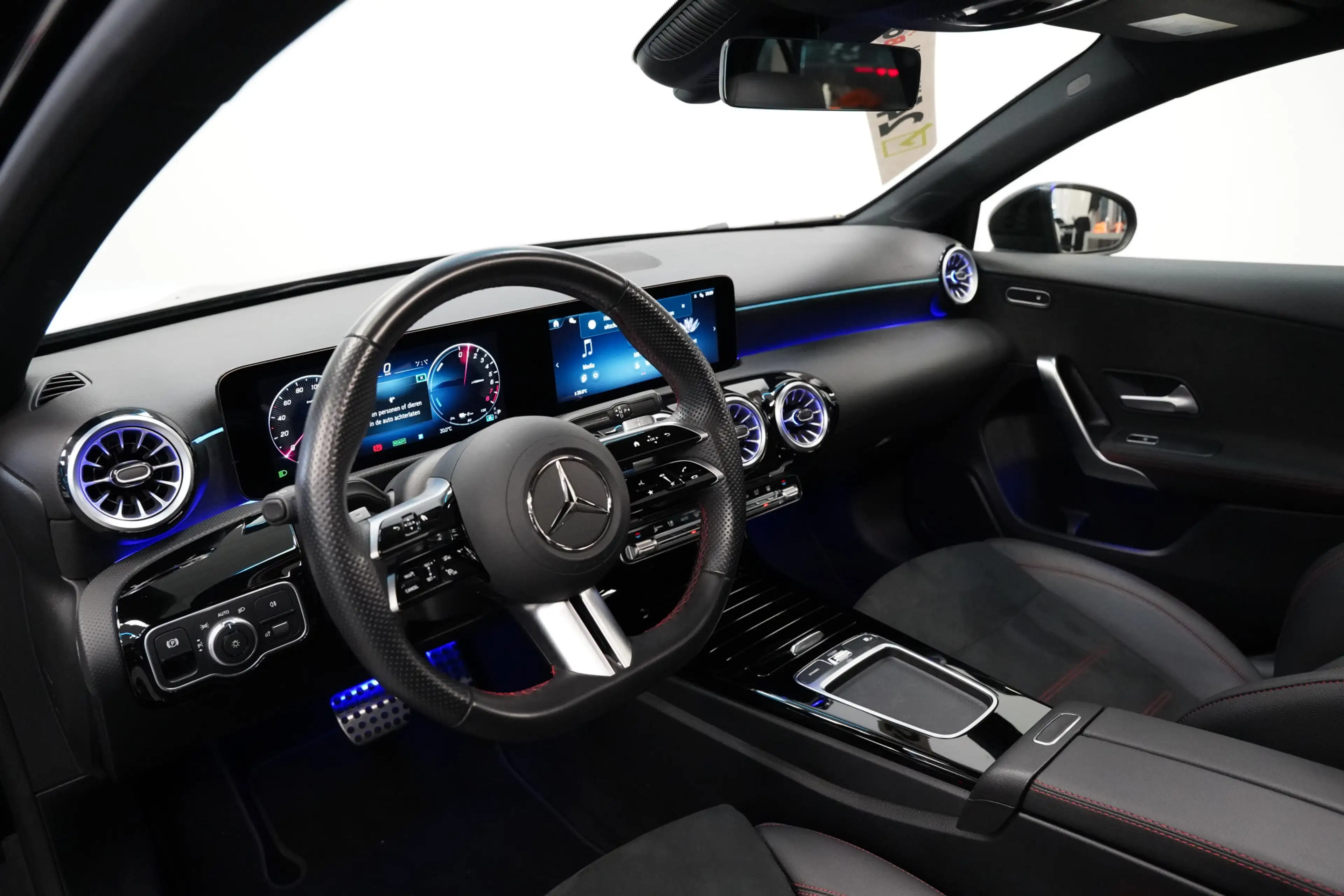 Mercedes-Benz A 250 e Star Edition LIMITED ACC PDC Panoramadak Sfeerve — photo 5