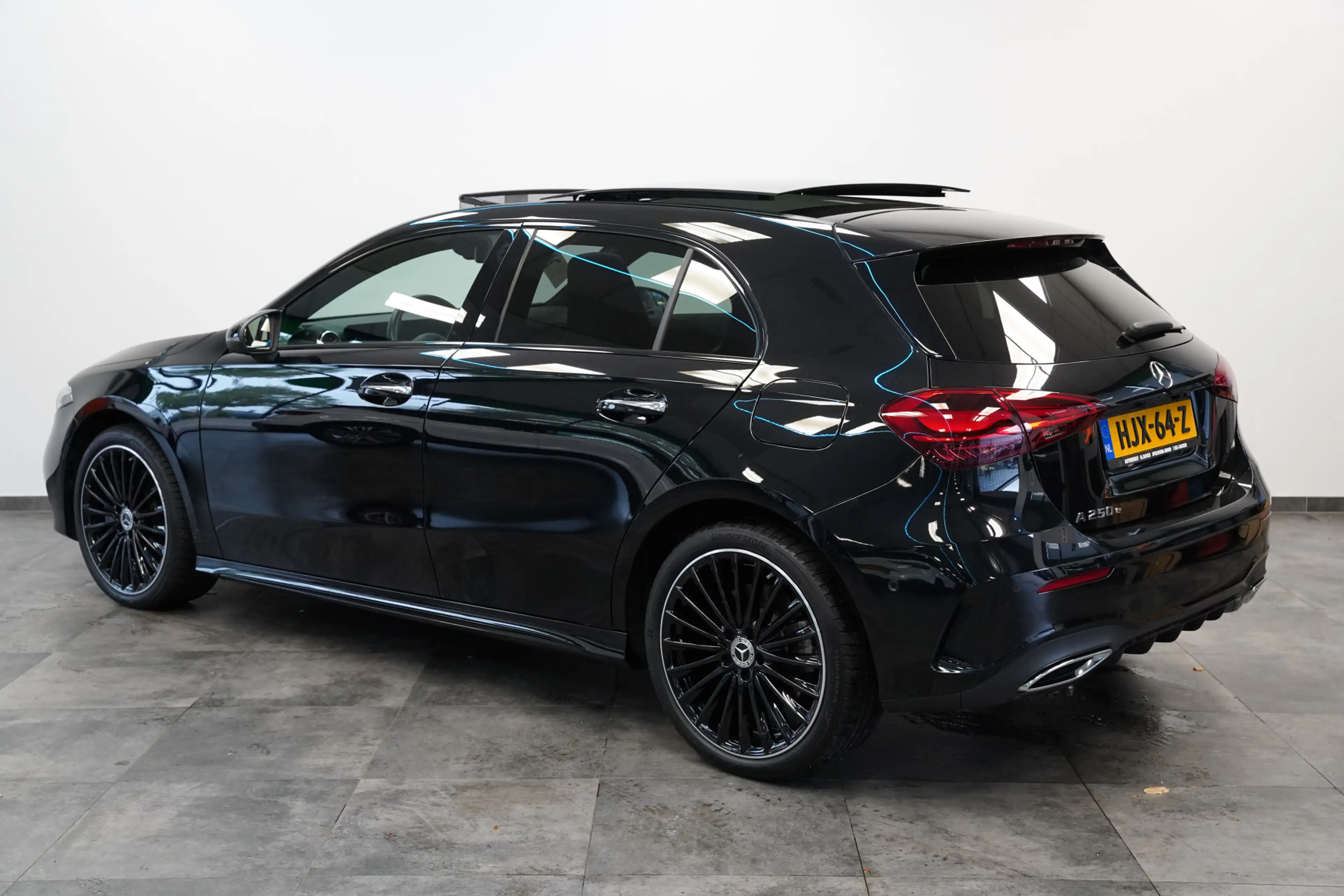 Mercedes-Benz A 250 e Star Edition LIMITED ACC PDC Panoramadak Sfeerve — photo 3