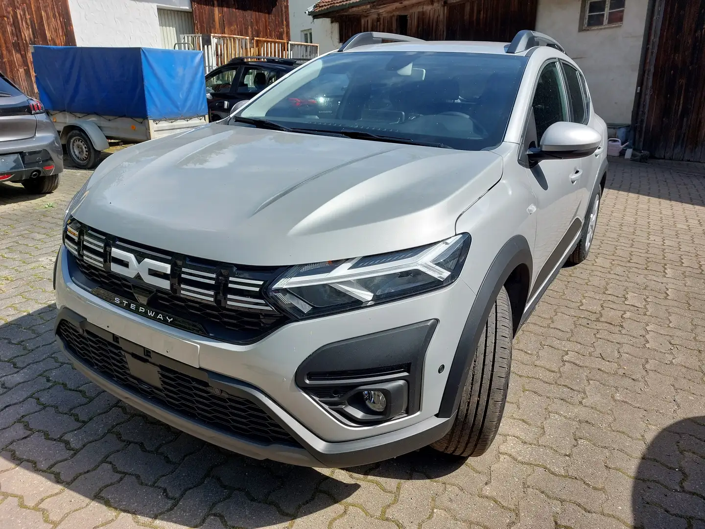 Dacia Jogger TCe110 Expression LT:2-4Wo. 5Si. PDC vo+hi. Kam Grau - 1